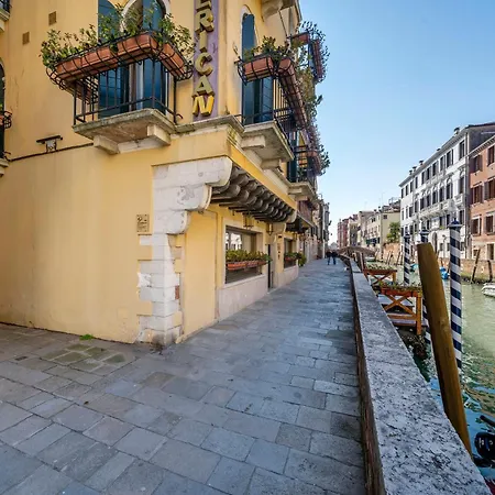 Casa Guggenheim Bed & Breakfast